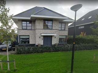 Reeds gebouwde Iep woning 