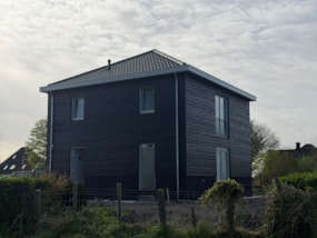 Reeds gebouwde Kastanje woning