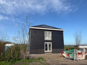 Reeds gebouwde Kastanje woning 